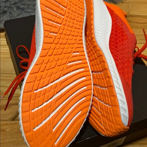 Running shoes - Picture 3 of 5